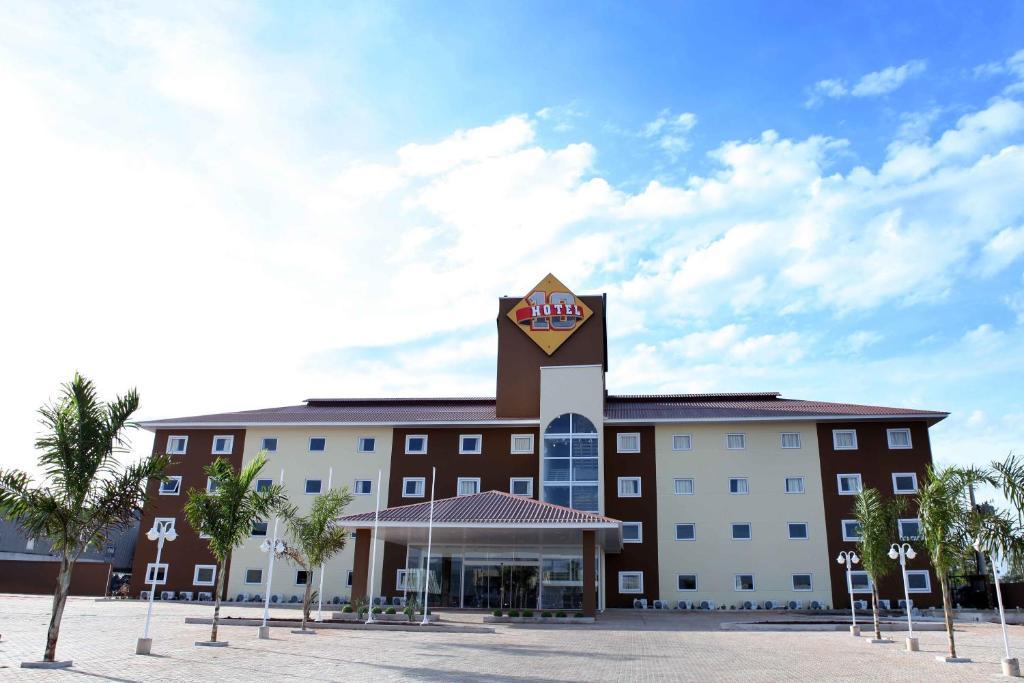 Hotel 10 Dourados Exterior photo